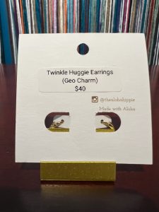 Twinkle huggie earrings (geo charm), photo 4